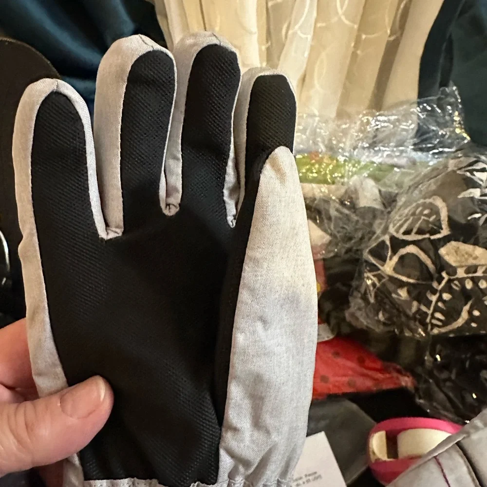 Swiss Tech Silver Performance RFID Gloves. 2 pairs - Picture 5 of 7